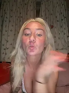 NellWhiteUkx  live sex cam