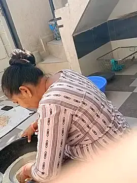 Strip_girl_sanaya  live sex cam