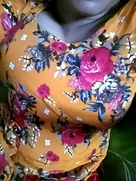 BreezySexyGirl69  live sex cam