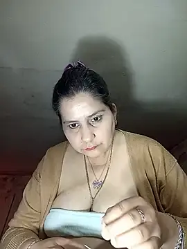 Cynthia186  live sex cam