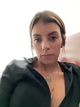 LuciaBabyJhonnes  live sex cam