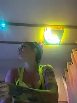 WhiskeyWillow  live sex cam