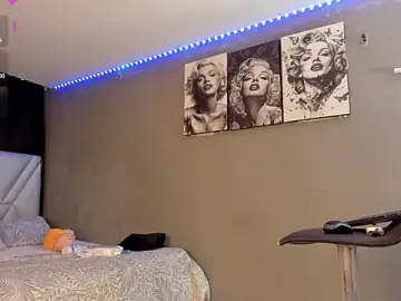 Sexyzoe_69  live sex cam