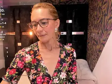 Issa_Milf__  live sex cam