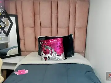 Issa_Milf__  live sex cam