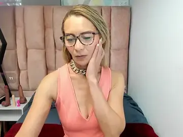 Issa_Milf__  live sex cam