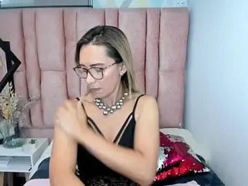 Issa_Milf__  live sex cam