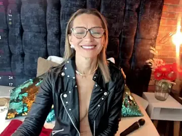 Issa_Milf__  live sex cam