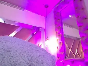 Miiacharloth  live sex cam