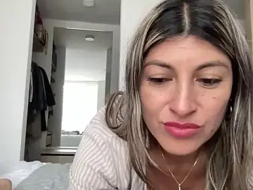 LunaBeya  live sex cam