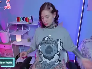 ViolettaBaker_  live sex cam