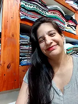 Julietaloovee  live sex cam