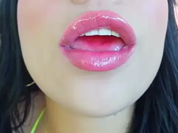 Mia_roux1  live sex cam