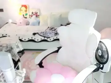 Alice74  live sex cam