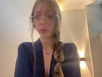 IsHollybennett  live sex cam