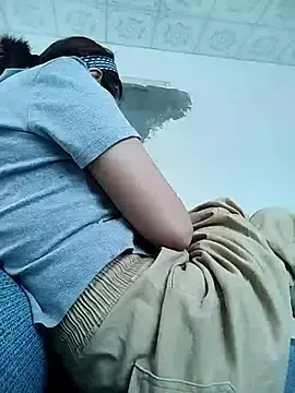 LuxiLuxi18x  live sex cam