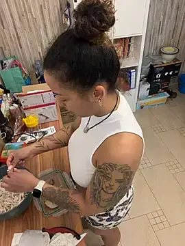 SweetPetiteNoir  live sex cam