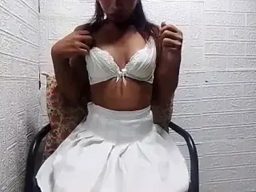 Wildwhorecat  live sex cam