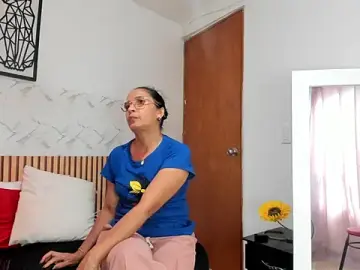 AnnaArela  live sex cam