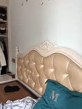 Mile-m  live sex cam