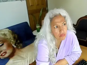 Marilyn70  live sex cam