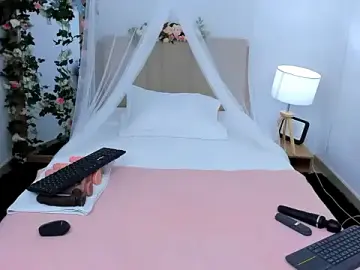 Foxxy_lov21  live sex cam