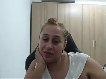 RoxanaLove9  live sex cam