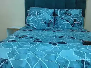 Curvycloe1  live sex cam