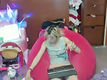 Skinygirl  live sex cam