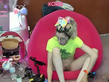 Skinygirl  live sex cam