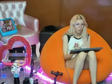 Skinygirl  live sex cam