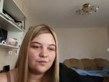 TypicalWoman  live sex cam