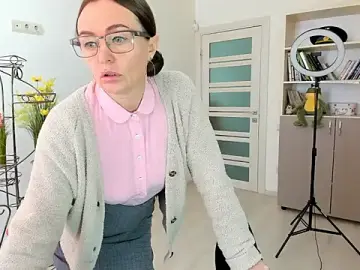 Vika73  live sex cam