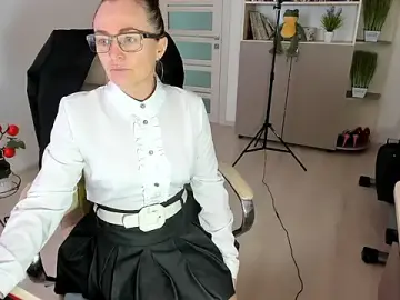 Vika73  live sex cam