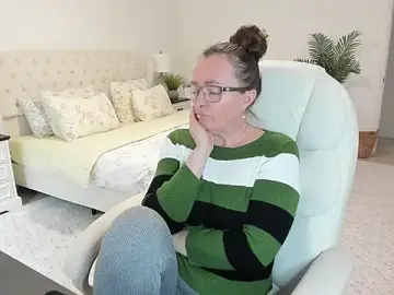 Vika73  live sex cam