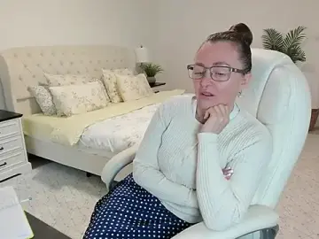 Vika73  live sex cam