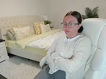 Vika73  live sex cam