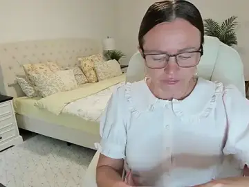 Vika73  live sex cam