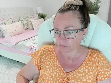 Vika73  live sex cam
