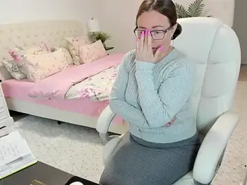 Vika73  live sex cam