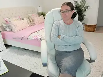 Vika73  live sex cam