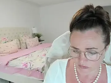 Vika73  live sex cam