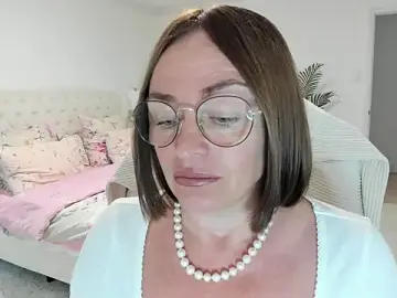 Vika73  live sex cam