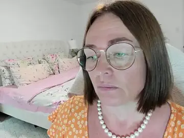 Vika73  live sex cam
