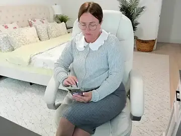 Vika73  live sex cam