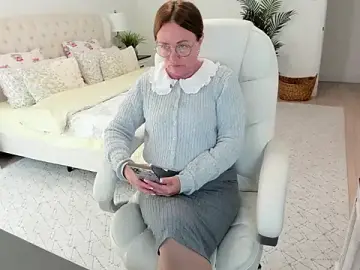 Vika73  live sex cam