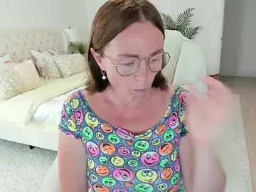 Vika73  live sex cam