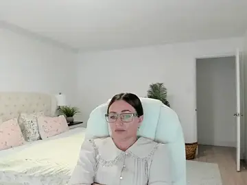Vika73  live sex cam