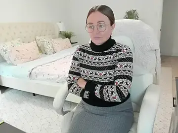 Vika73  live sex cam