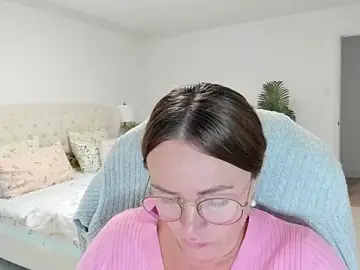 Vika73  live sex cam